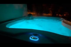 Relax nella jacuzzi spa con cromoterapia privata