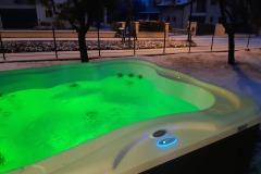 Jacuzzi con neve